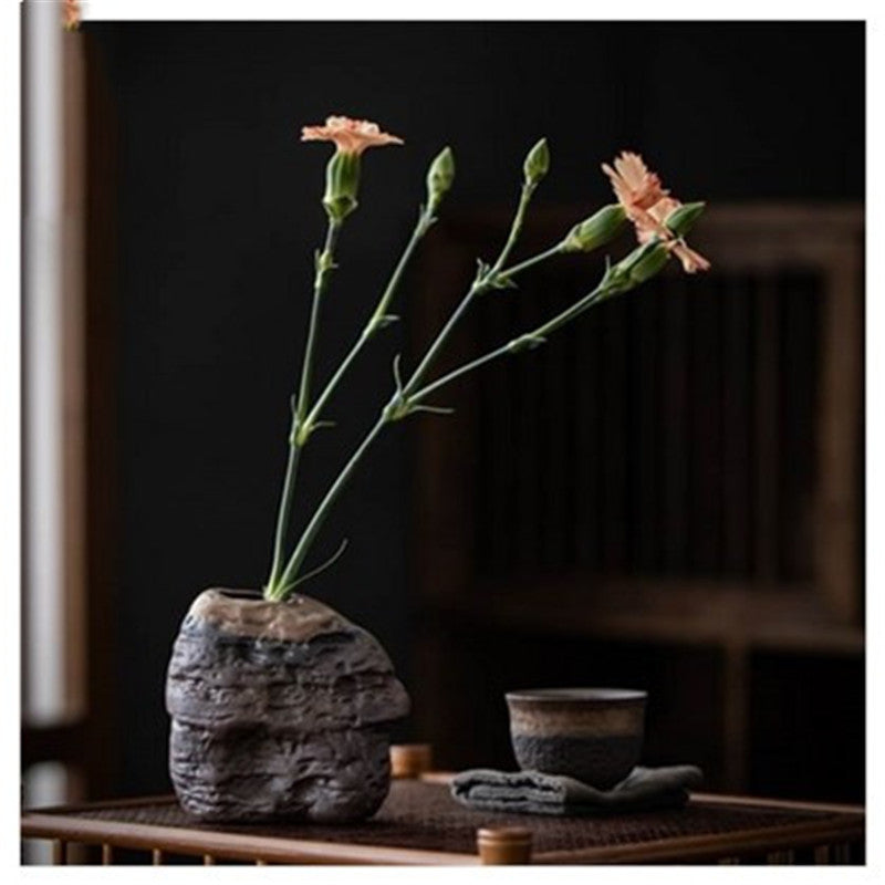 Gold Ceramic Minimalist Bud Vase – 3 Sculptural Shapes