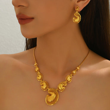 Hot Selling Cross-border European American Women 2Pcs Jewelry Set, Niche Electroplated Gold Metal Design, Light Luxury Matching Necklace & Earrings For Ladies
