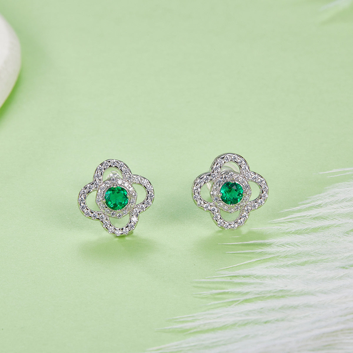 S925 Sterling Silver Clover Stud Earrings, 3.5mm Lab-Grown Emerald, Platinum Plated 2g Lightweight Women's Jewelry Gift Box