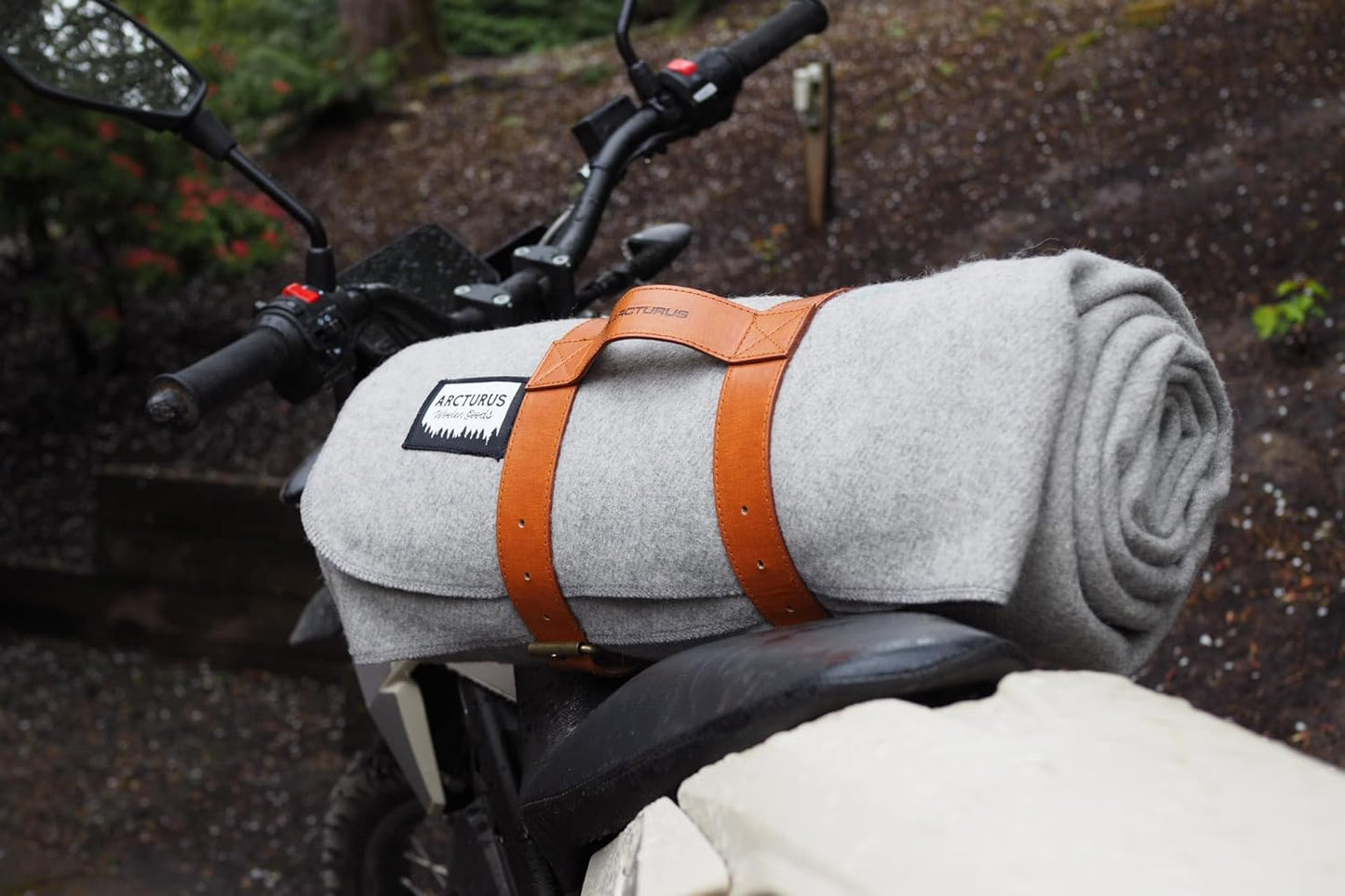 Arcturus Charcoal Wool Blanket and Carry Straps Bundle