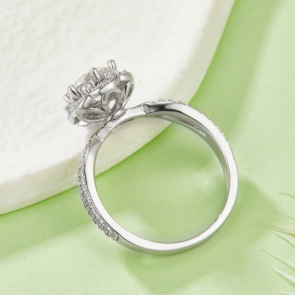 S925 Sterling Silver 1ct Moissanite Ring, 6.5mm D-VVS1 Round Cut, Halo Twist Band, US Sizes 5-9, GRA Certified Gift Box