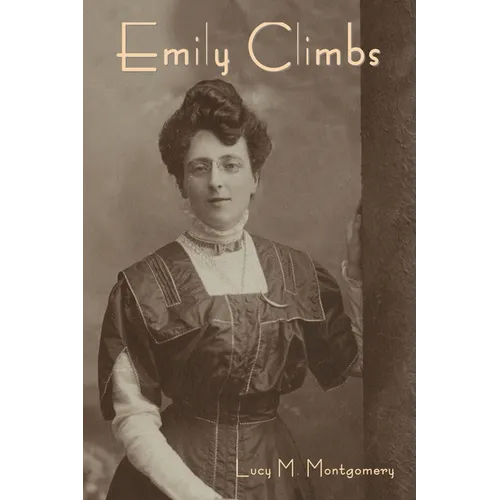 Emily Climbs - Paperback