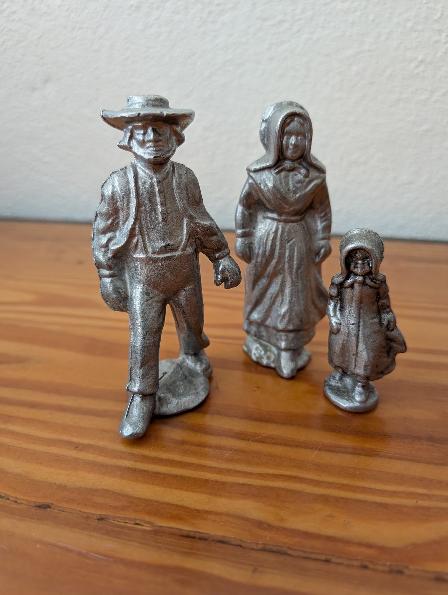 Amish/Pioneer Family Figurines from Unknown - Decorative Object (Pewter Figurines, Country, Folk Art, Collectible, Pewter / Silver)