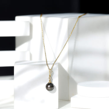 8 Carat Natural Tahitian Black Pearl Dangle Pendant with Diamond