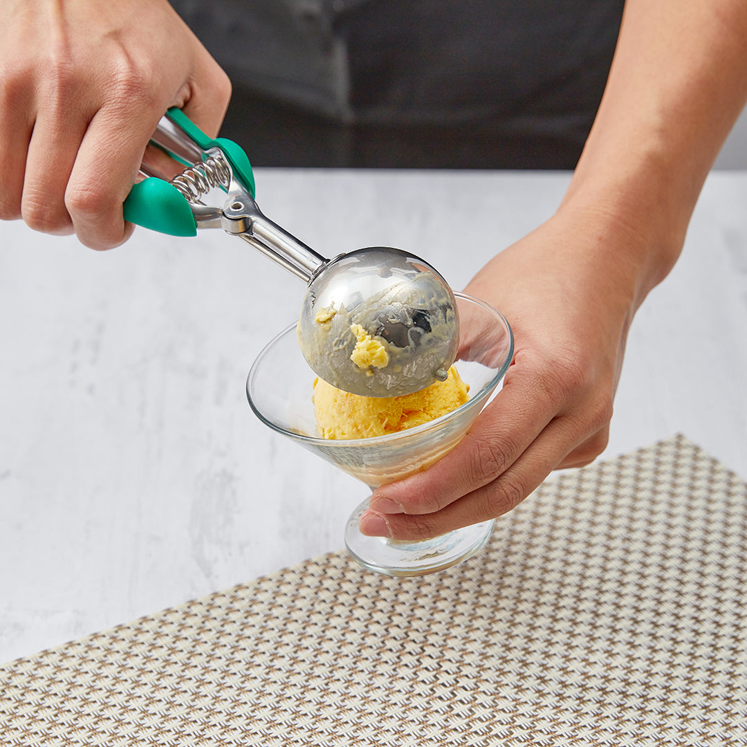 Comfy Grip 2.5 oz Stainless Steel #12 Ice Cream Scoop - with Green Handle - 1 count box