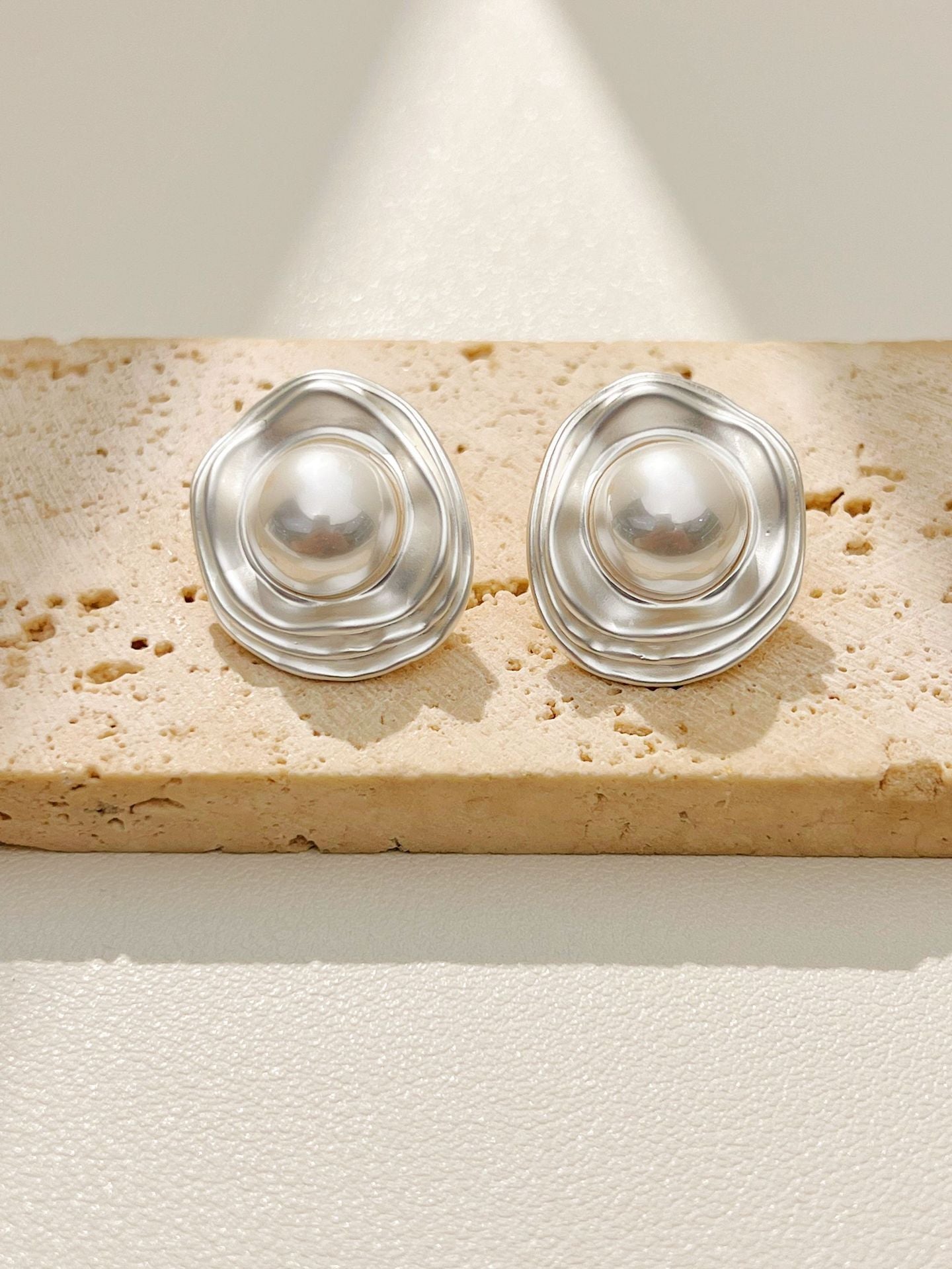High-end Irregular-shaped Round Stud Earrings
