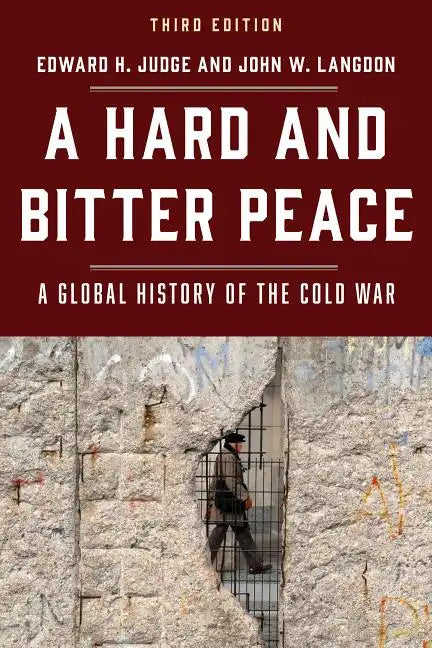 A Hard and Bitter Peace: A Global History of the Cold War - Paperback