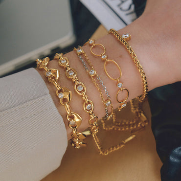 Lucky Pig-Nose Clasp Golden Titanium Steel Bracelet For Women High-End Jewelry