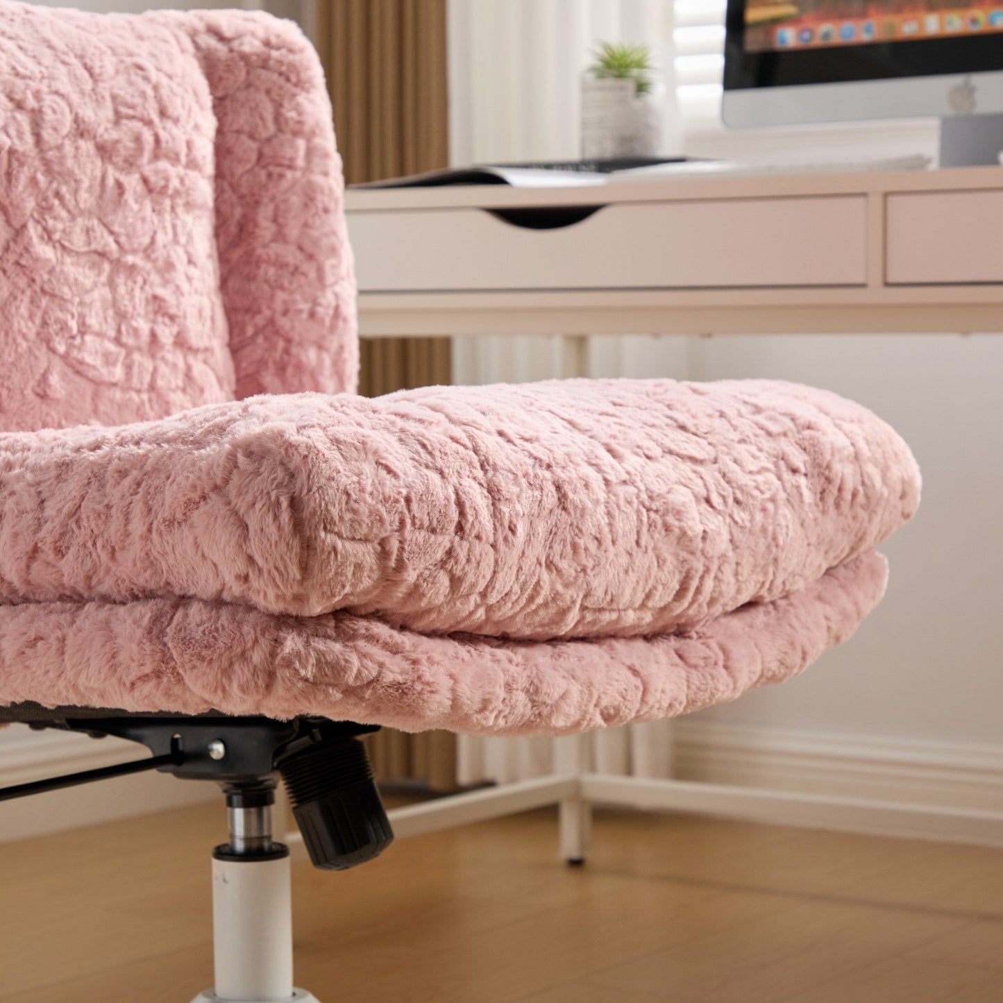 Swivel Chair Faux Alpaca Pink Wide 26.4 In Seat 360 Degree Height Adjust