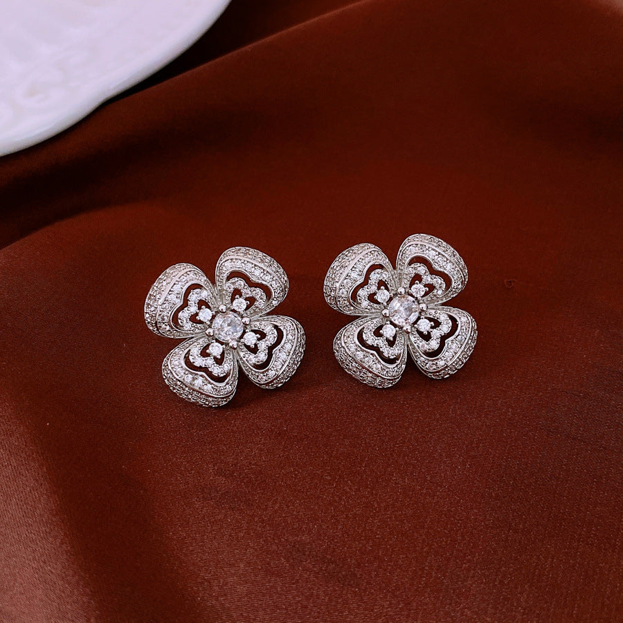Four-petal Flower Clavicle Chain Fashion Special-interest Jewelry Suit Women