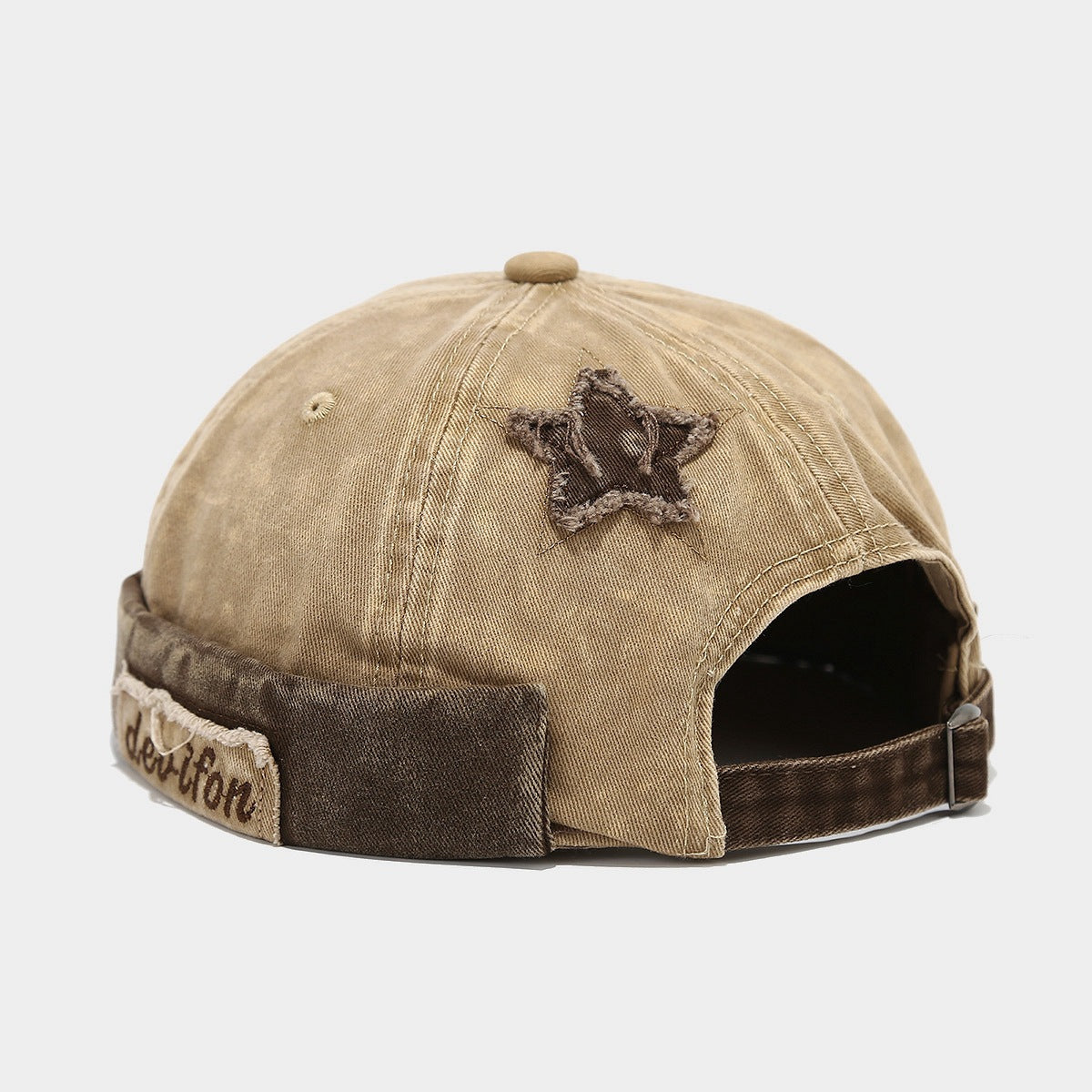 Men And Women Can Wear This Vintage Hat With Frayed Edges, Featuring A Five-point Star Patch. It's A Trendy Style For Summer Outdoor Activities.