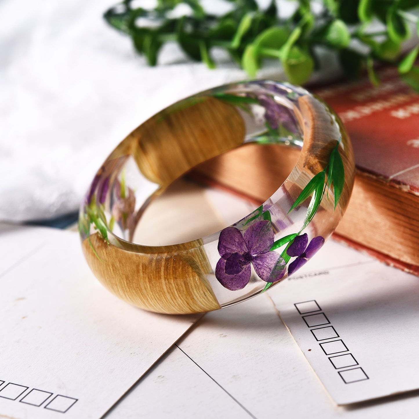 Foreign Trade Beauticul Epoxy Resin Crystal AB Glue Bamboo Bracelet with Leaf, Hydrangea, Dried Flower