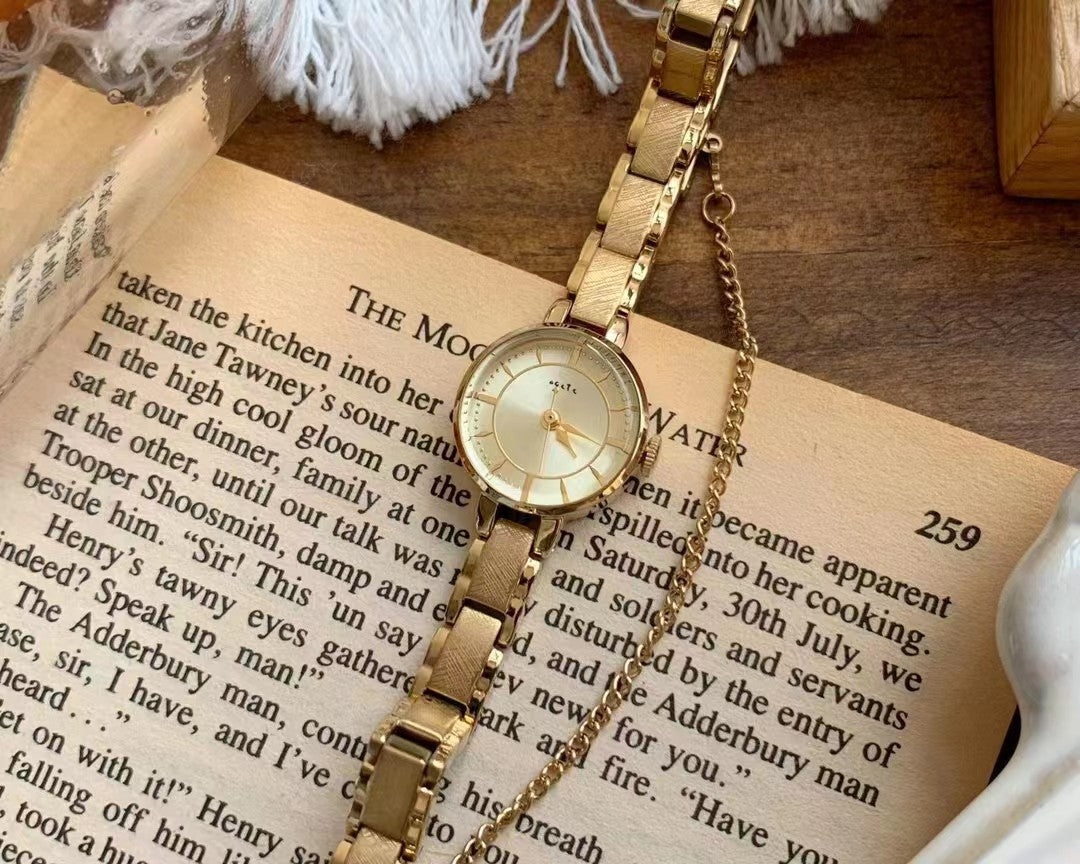 Vintage Square Watch For Women A Dainty Mini Square Design With A Wheat-sheaf Motif