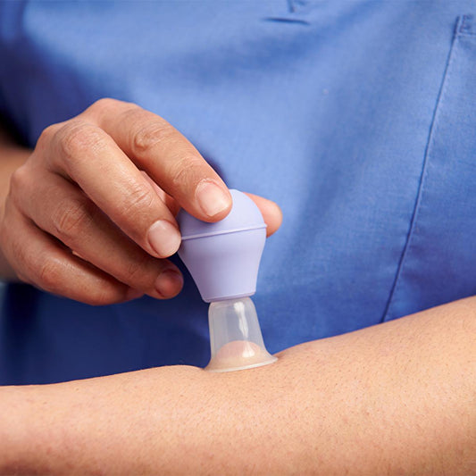 Lansinoh Latch Assist Breastfeeding Aid - BPA-Free Nipple Eversion Device for Flat/Inverted Nipples, Easy Single-Handed Operation