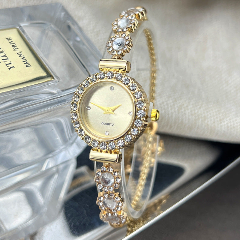 Fashionable Quartz Watch With A Pull-out Diamond