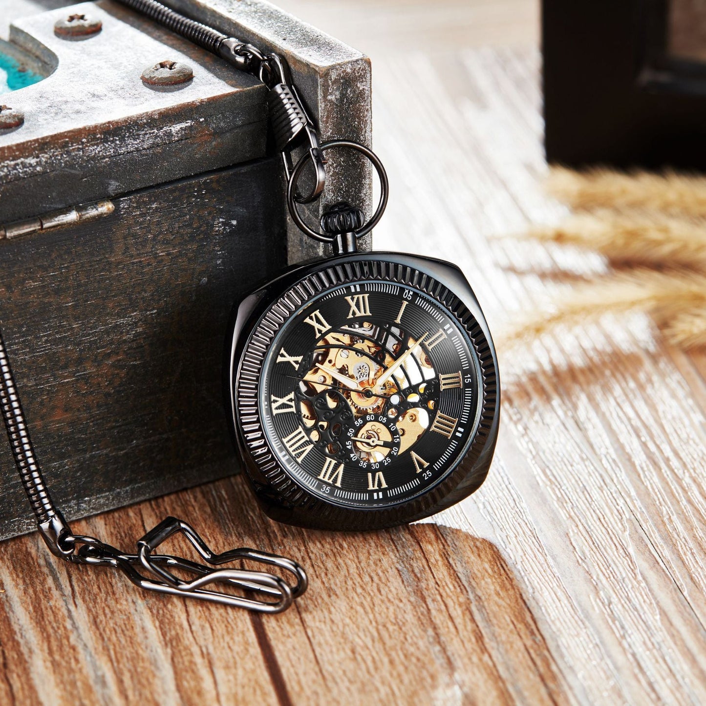 Trendy Fashionable Classic Retro Pocket Watch With A Chain