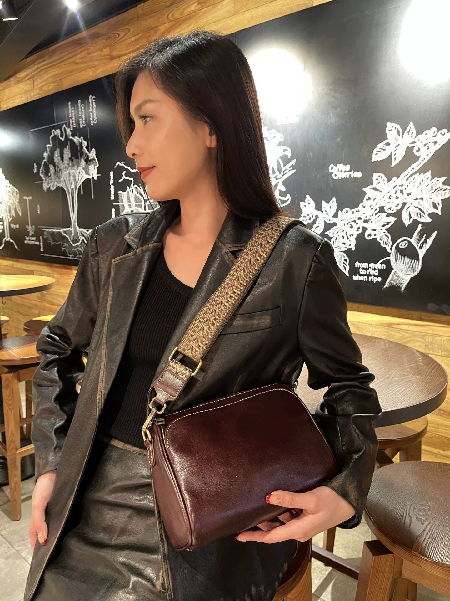 Genuine Leather Women's Bag, 2025 New Cross-border Style, Commuter Shoulder Bag, Large Capacity Messenger Bag, Top-layer Cowhide Crossbody Pillow Bag