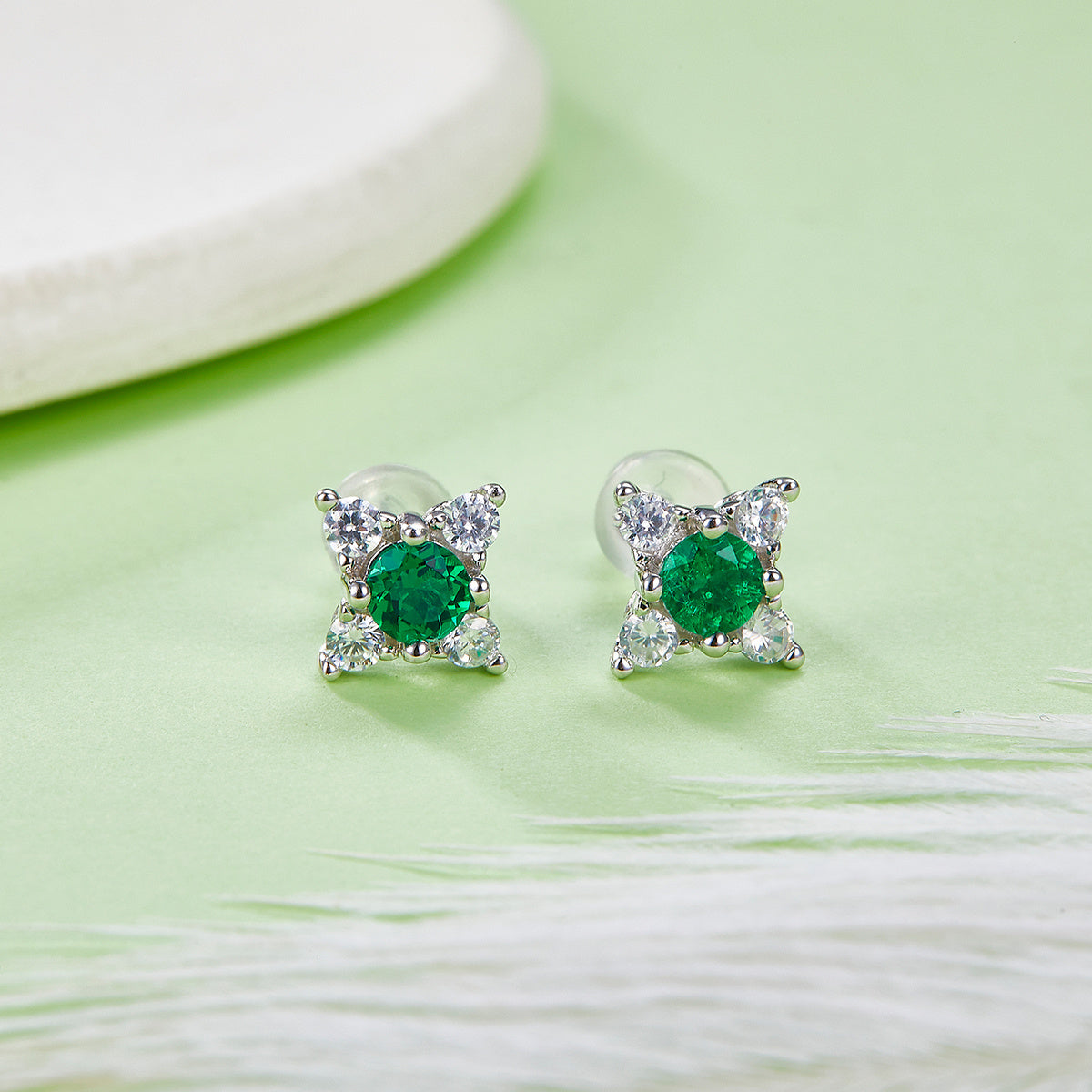 S925 Sterling Silver Star Flower Stud Earrings, 3.5mm Lab-Grown Emerald, Platinum Plated 1g Women's Lightweight Jewelry Gift Box