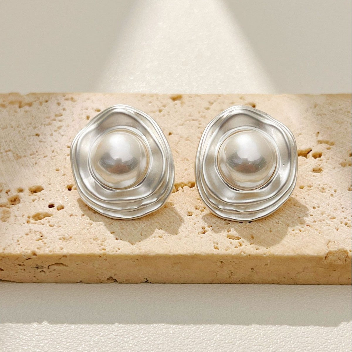 High-end Irregular-shaped Round Stud Earrings