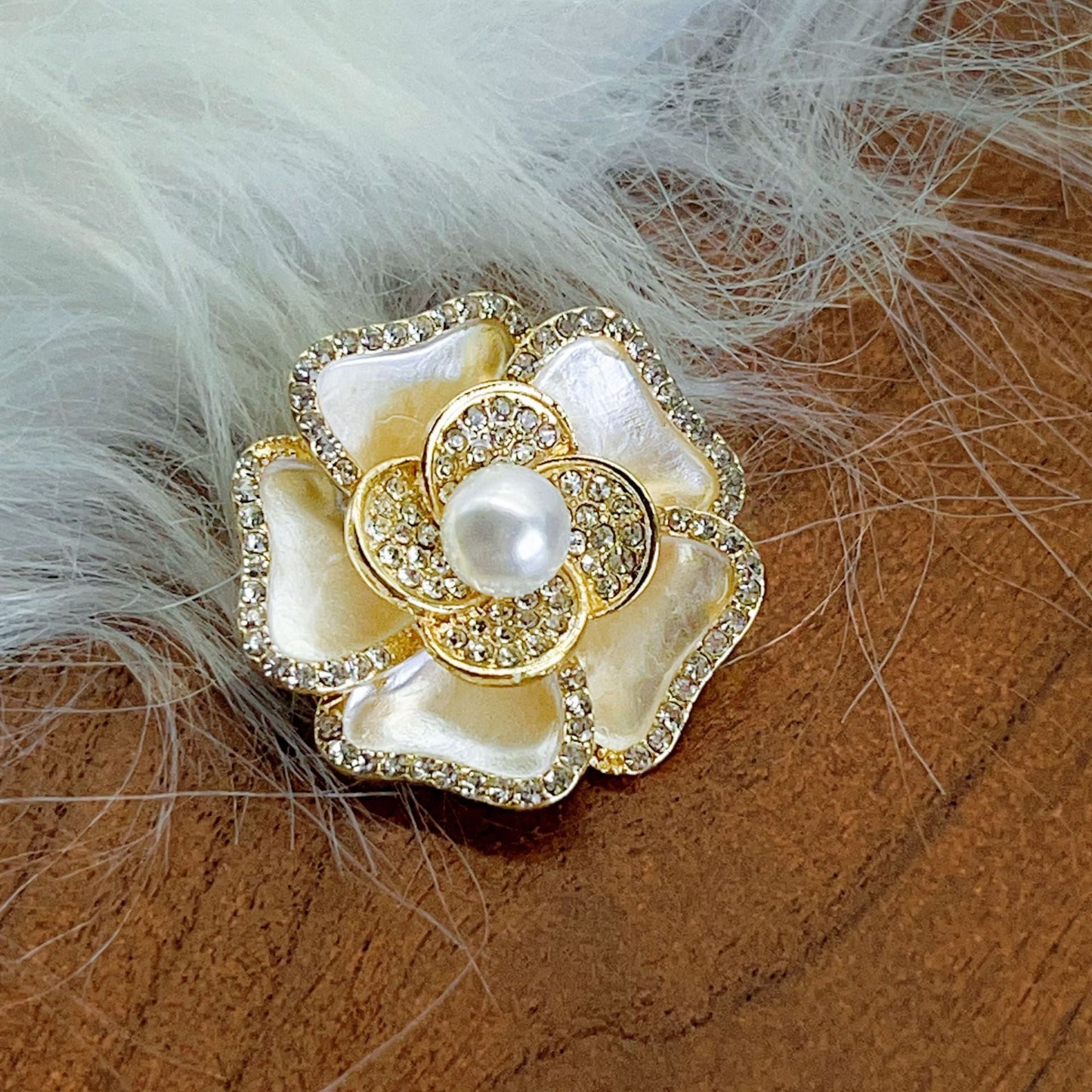 Elegant Pearl Corsage Brooch For Women