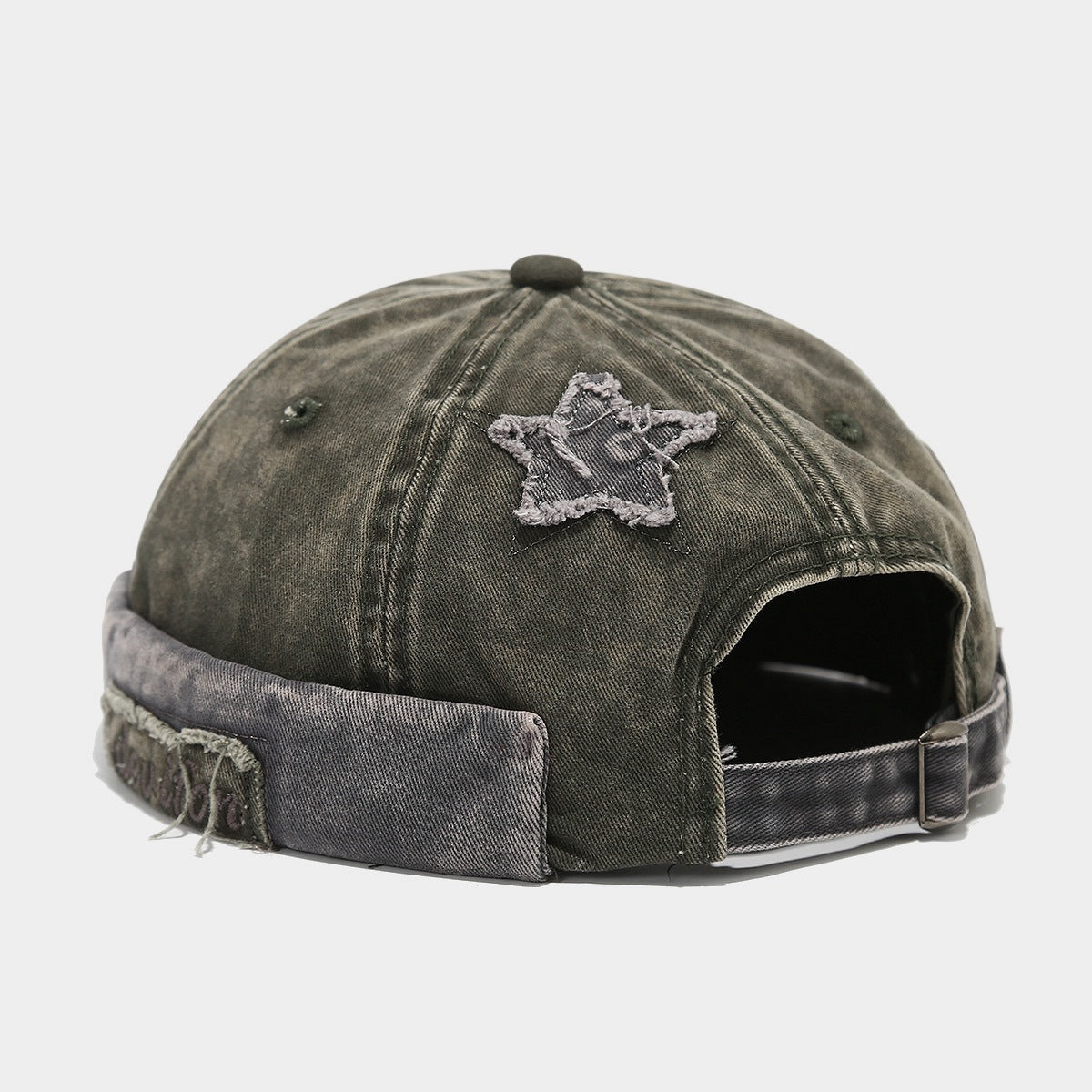 Men And Women Can Wear This Vintage Hat With Frayed Edges, Featuring A Five-point Star Patch. It's A Trendy Style For Summer Outdoor Activities.