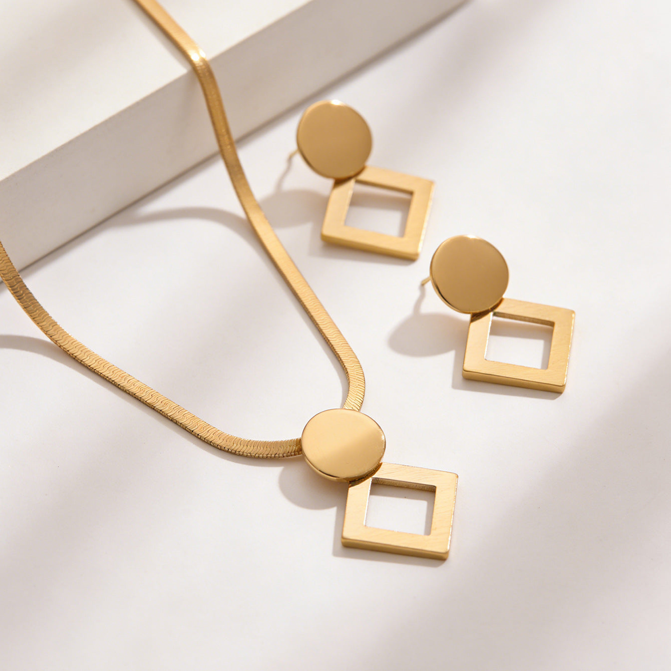 Cross-border European American Geometric Square Pendant Jewelry Set, French Vintage Unique Premium Texture Matching Necklace & Earrings For Women
