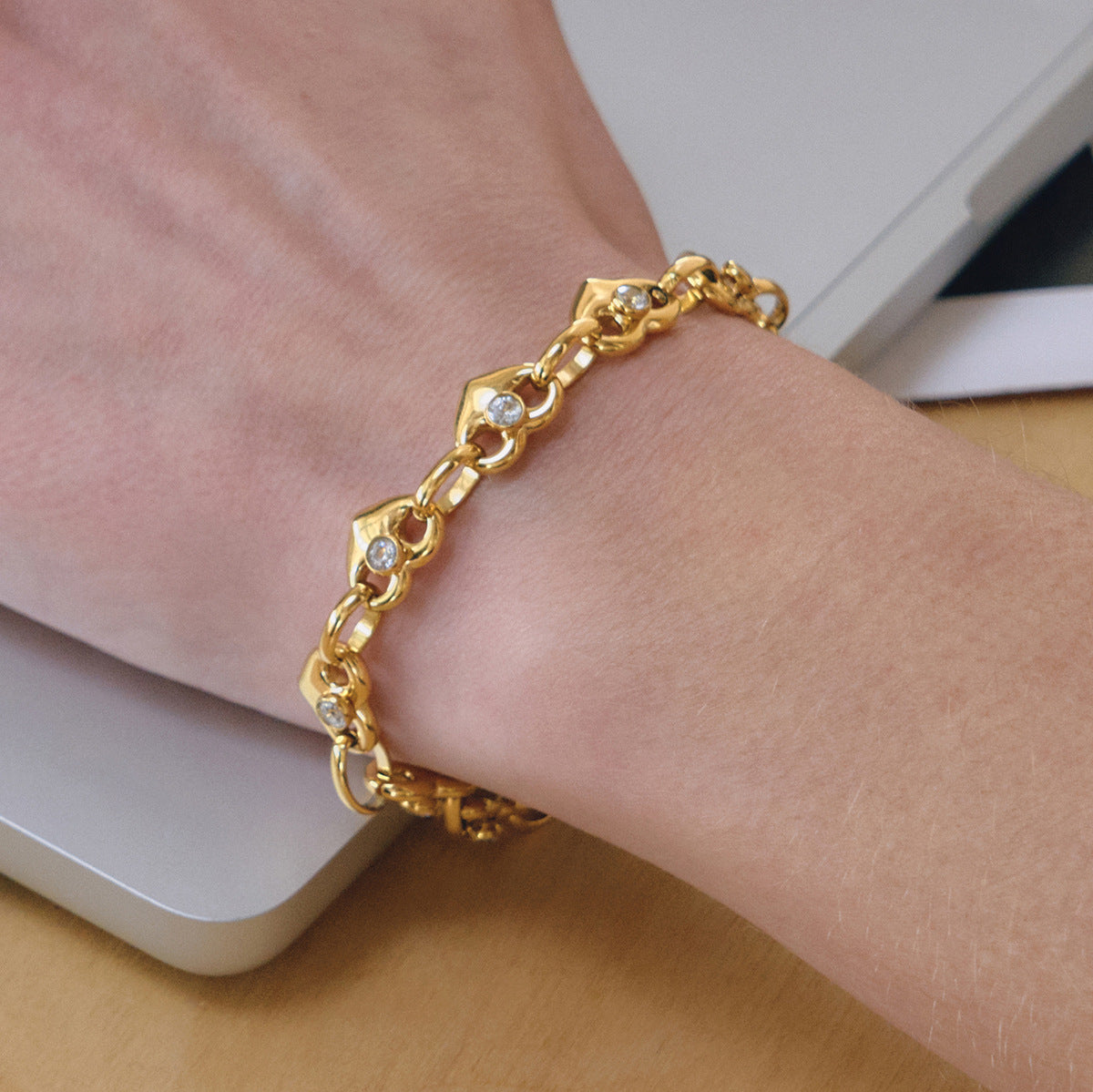 Lucky Pig-Nose Clasp Golden Titanium Steel Bracelet For Women High-End Jewelry