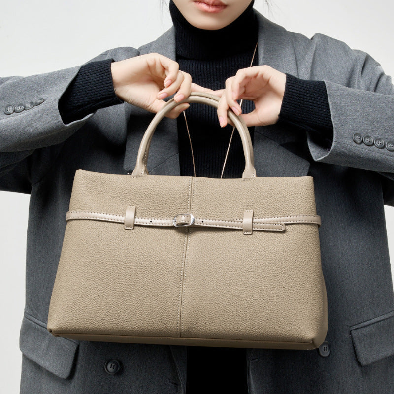 New SpringSummer High-Capacity Commuter Platinum Womens Bag