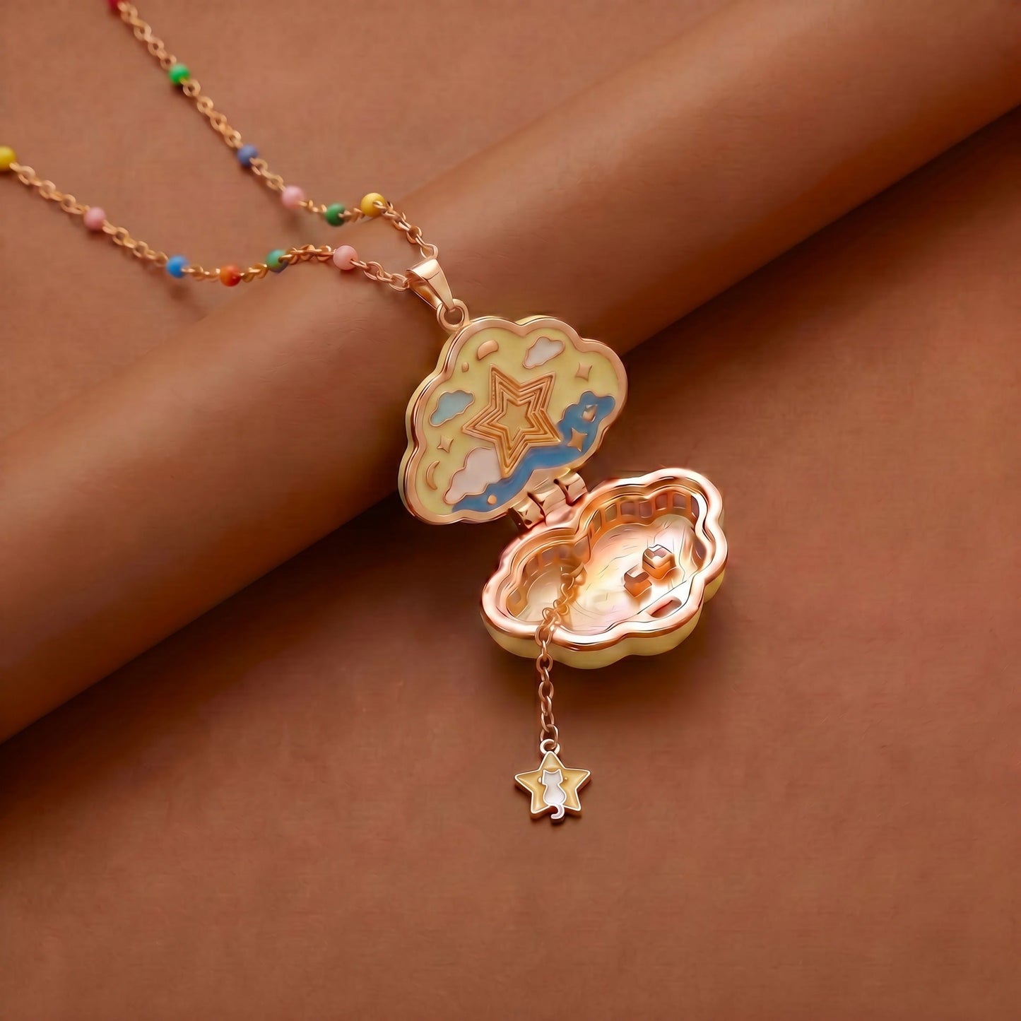 Cloud-shaped Open-and-close Pendant Necklace