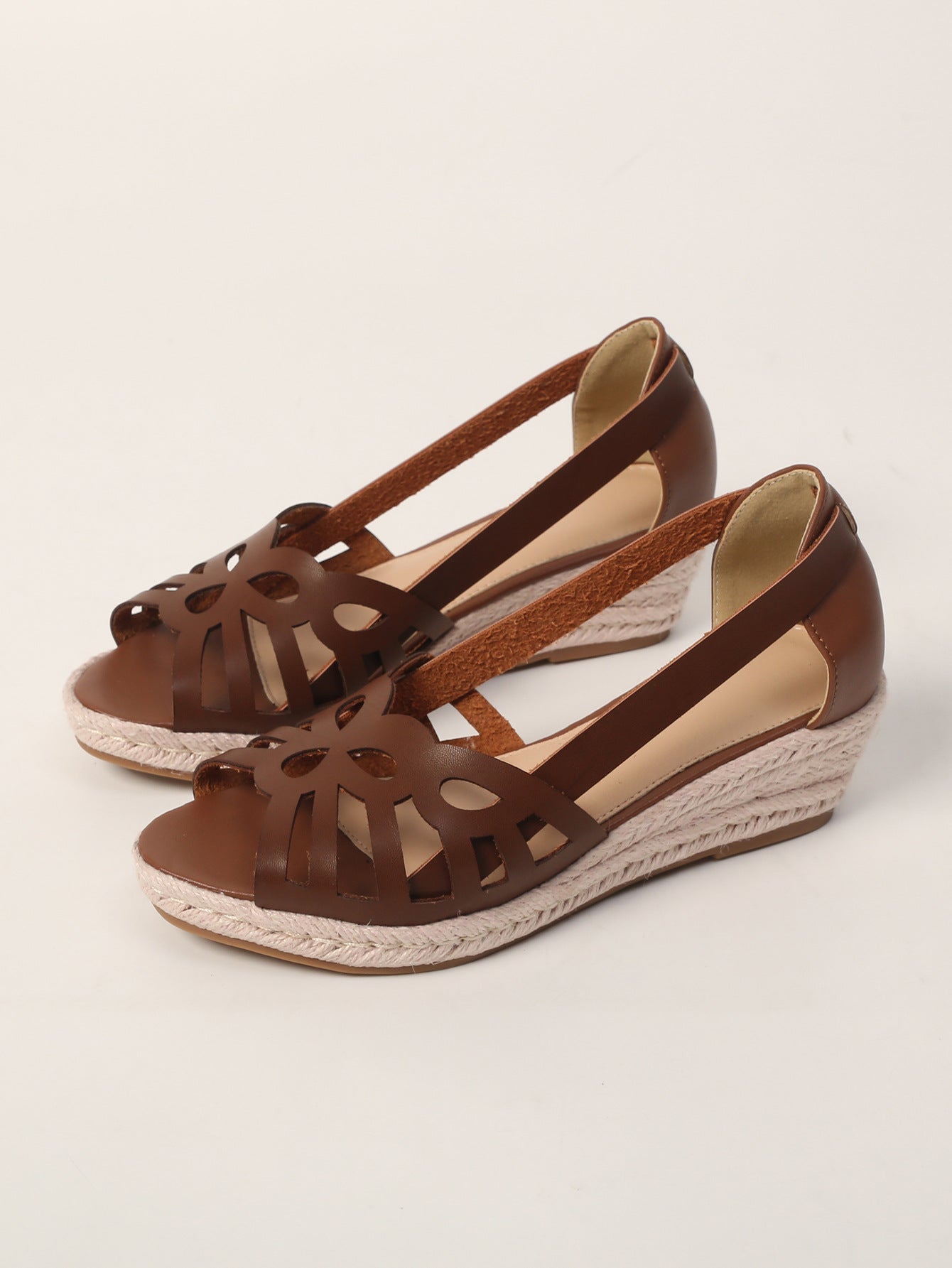 European And American Style Strappy Roman Sandals In Solid Color With A Thick Sole