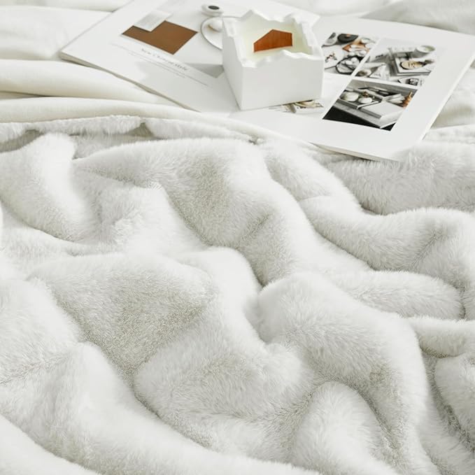 Cozy Bliss Faux Fur Throw Blanket for Couch, Cozy Warm Plush Striped Blanket for Sofa Bedroom Living Room, 90 * 90 Inches Beige