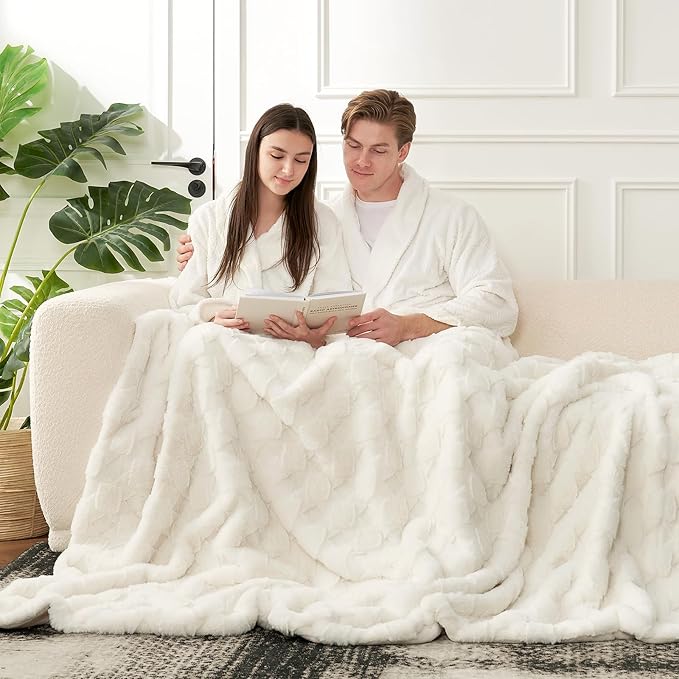 Cozy Bliss Faux Fur Throw Blanket for Couch - Soft Checkered Fuzzy Cozy Throw Gift Blankets for Women,Cream White Boho Blanket for Sofa Bedroom Living Room.60 * 80 Inches
