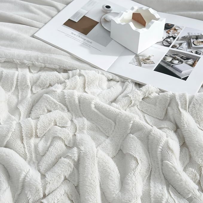 Cozy Bliss Faux Fur Throw Blanket for Couch, Jacquard Fuzzy Plush Soft Thick Winter Throw Blanket for Sofa Bed Living Room Bedroom，60"x80" Beige