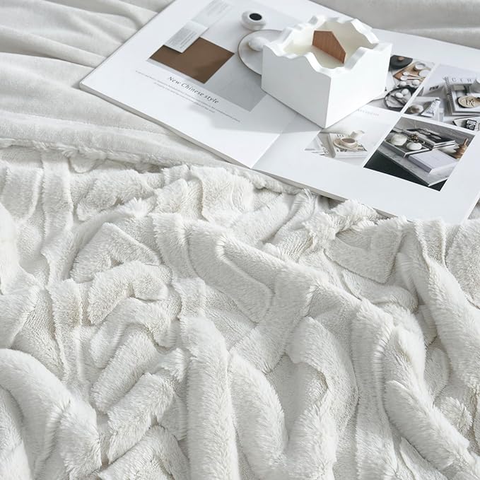 Cozy Bliss Faux Fur Throw Blanket for Couch, Jacquard Fuzzy Plush Soft Thick Winter Throw Blanket for Sofa Bed Living Room Bedroom，50"x60" Beige
