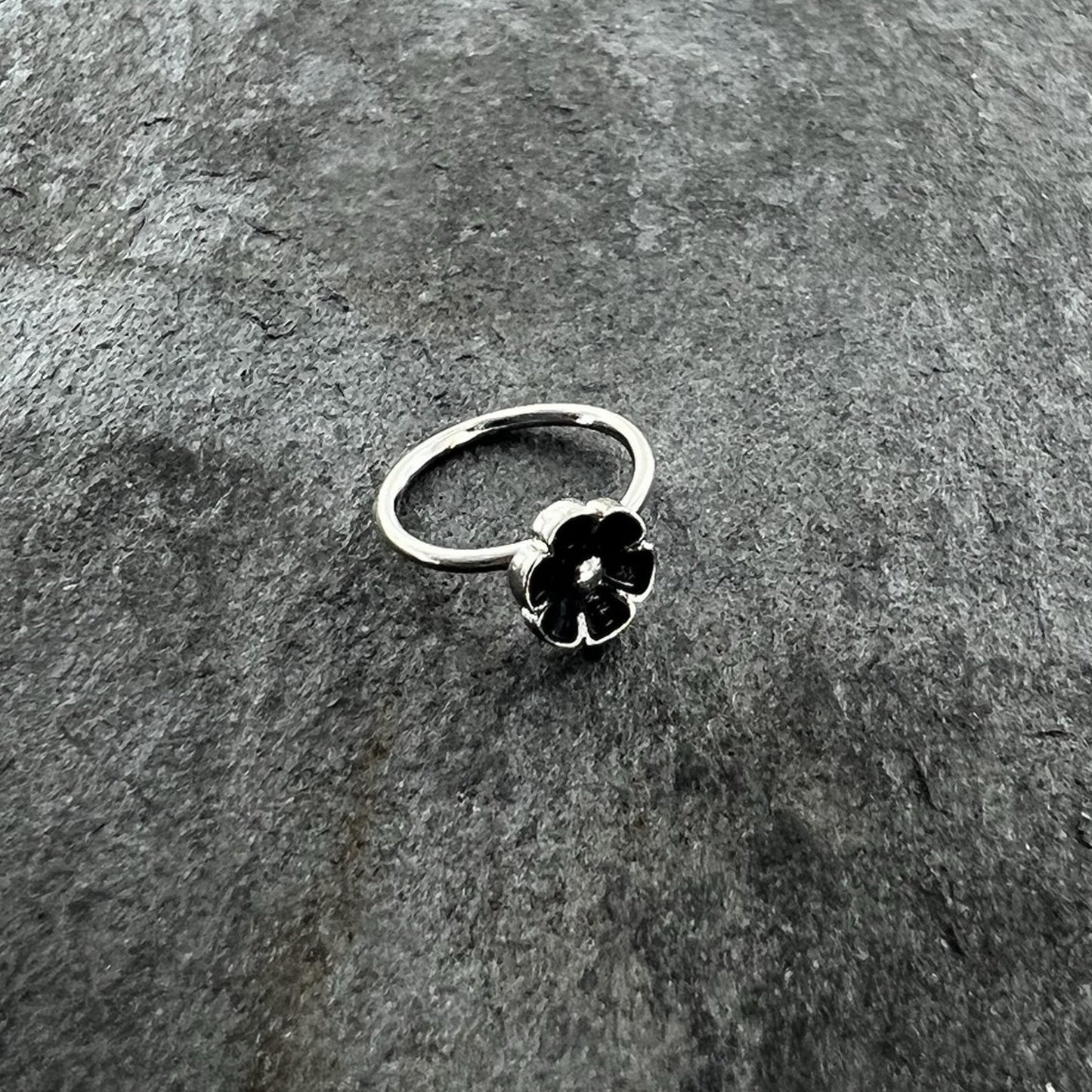 20G 5/16 Dainty Black Flower Seamless Nose Hoop