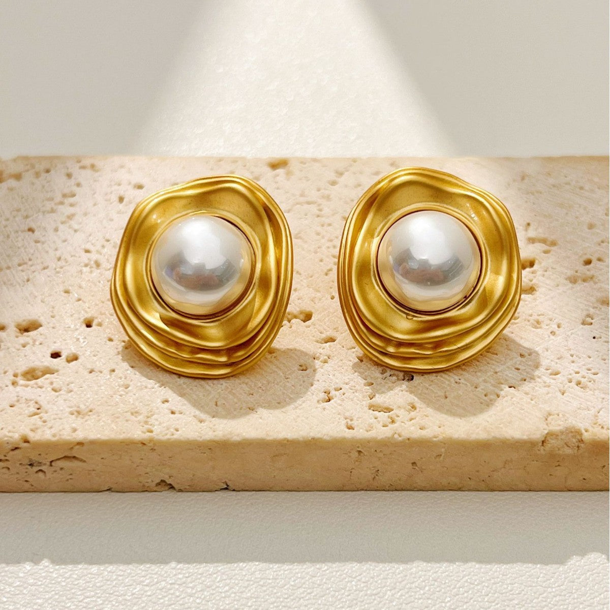 High-end Irregular-shaped Round Stud Earrings