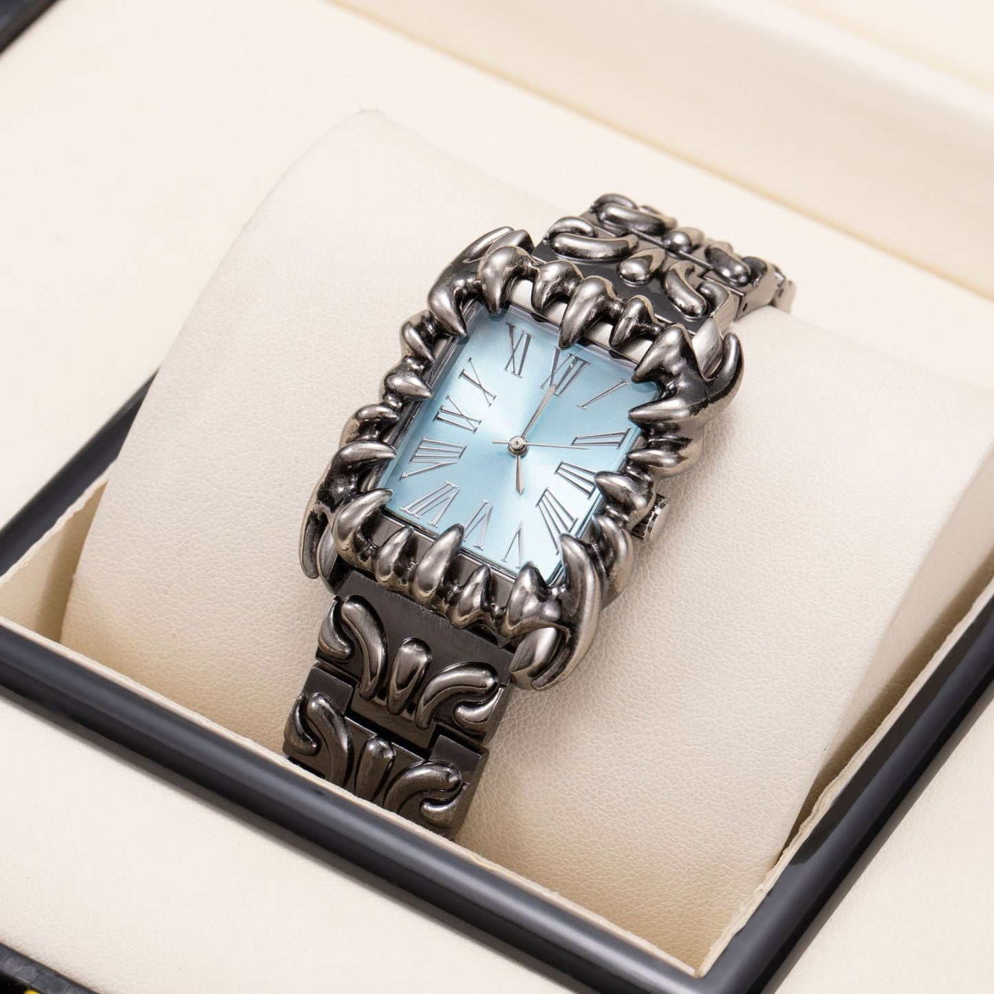 European And American Style Retro Personalized Embossed Irregular Shaped Pointed Claw Mens Watch