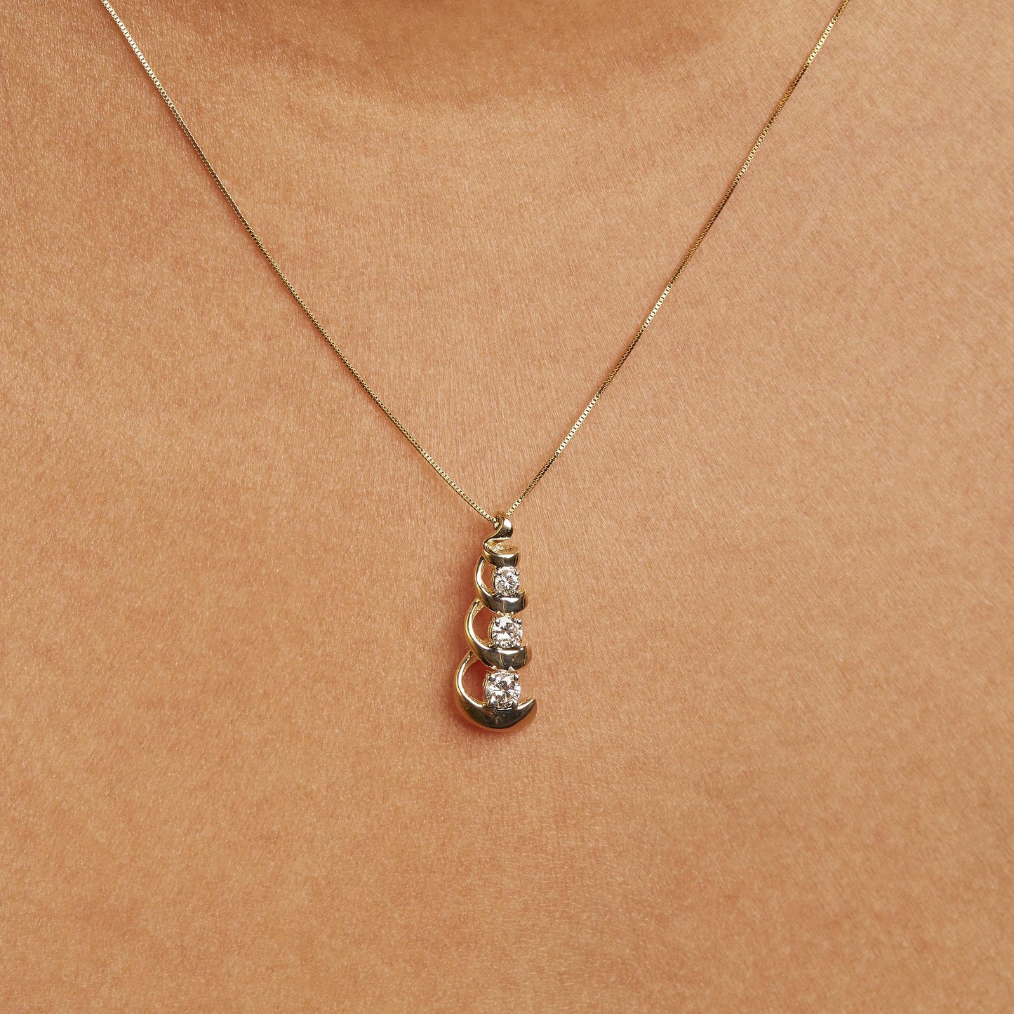 Diamond 3-Stone Swirl Drop Pendant Necklace in 10K Yellow Gold – 1/4 ct