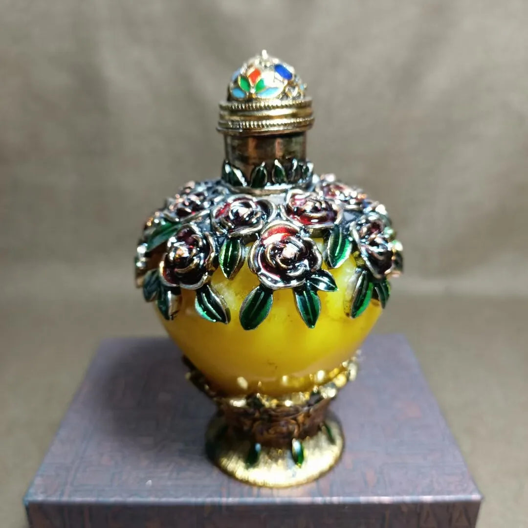 Rose‑Pattern Copper‑Inlaid Snuff Bottle – Chinese Handmade Collectible
