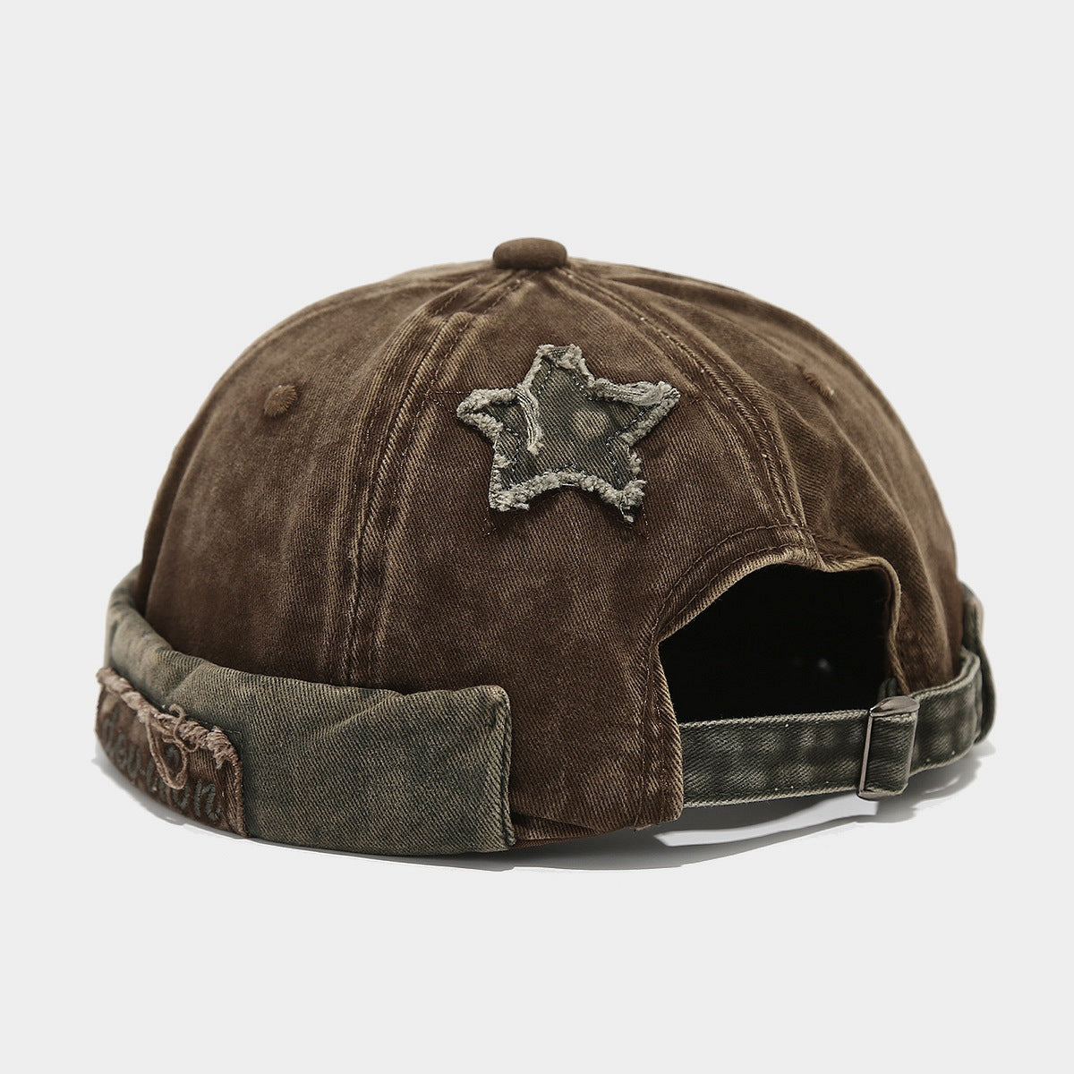 Men And Women Can Wear This Vintage Hat With Frayed Edges, Featuring A Five-point Star Patch. It's A Trendy Style For Summer Outdoor Activities.