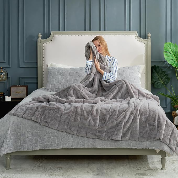 Cozy Bliss Faux Fur Throw Blanket for Couch, Cozy Warm Plush Striped Blanket for Sofa Bedroom Living Room, 90 * 90 Inches Grey