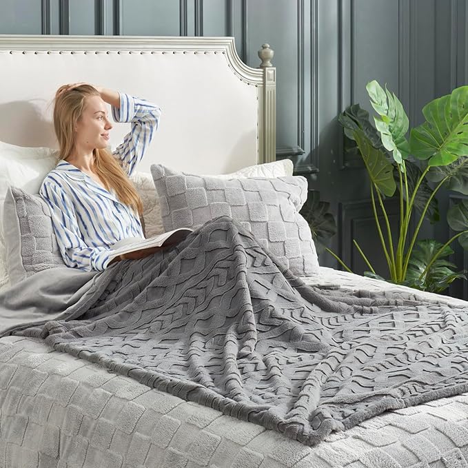 Cozy Bliss Faux Fur Throw Blanket for Couch, Jacquard Fuzzy Plush Soft Thick Winter Throw Blanket for Sofa Bed Living Room Bedroom，50"x60" Grey