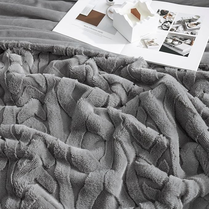 Cozy Bliss Faux Fur Throw Blanket for Couch, Jacquard Fuzzy Plush Soft Thick Winter Throw Blanket for Sofa Bed Living Room Bedroom，50"x60" Grey