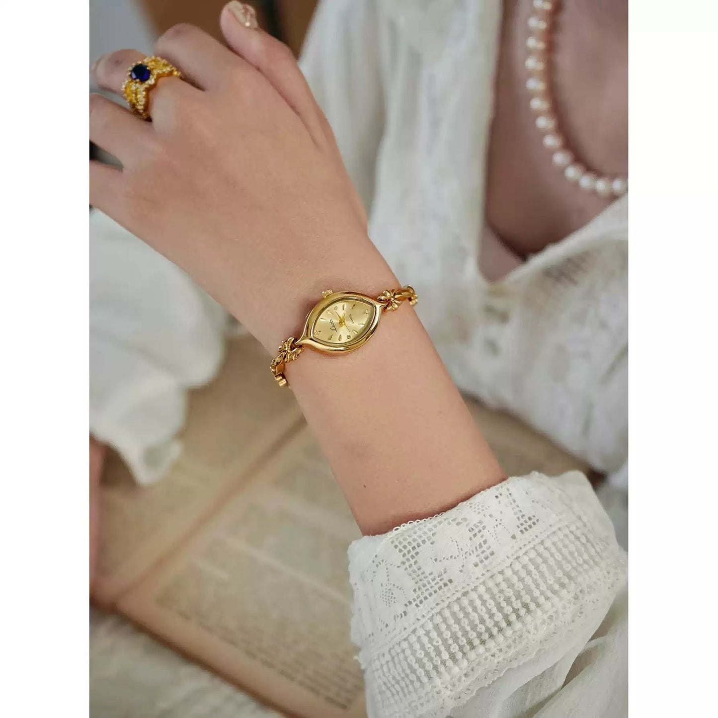 French-style Vintage Gold Small-dial Womens Wristwatch