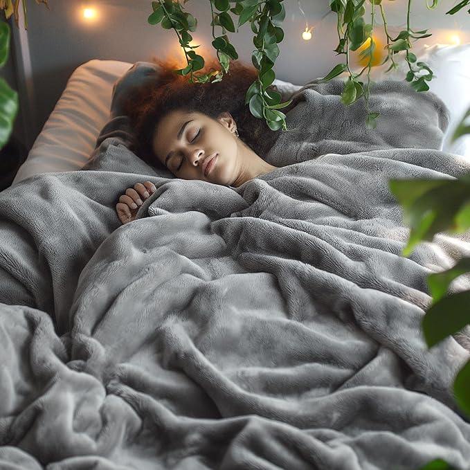 Bedsure Fleece Bed Blankets Queen Size Grey - Soft Lightweight Plush Fuzzy Cozy Luxury Fall Blanket Microfiber, Room Home Decor Gifts for Women and Men, 90x90 inches