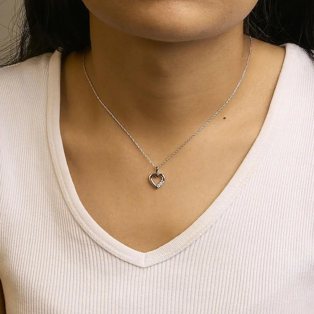 Three Stone Heart Pendant Necklace in .925 Sterling Silver 1/4 Cttw 18