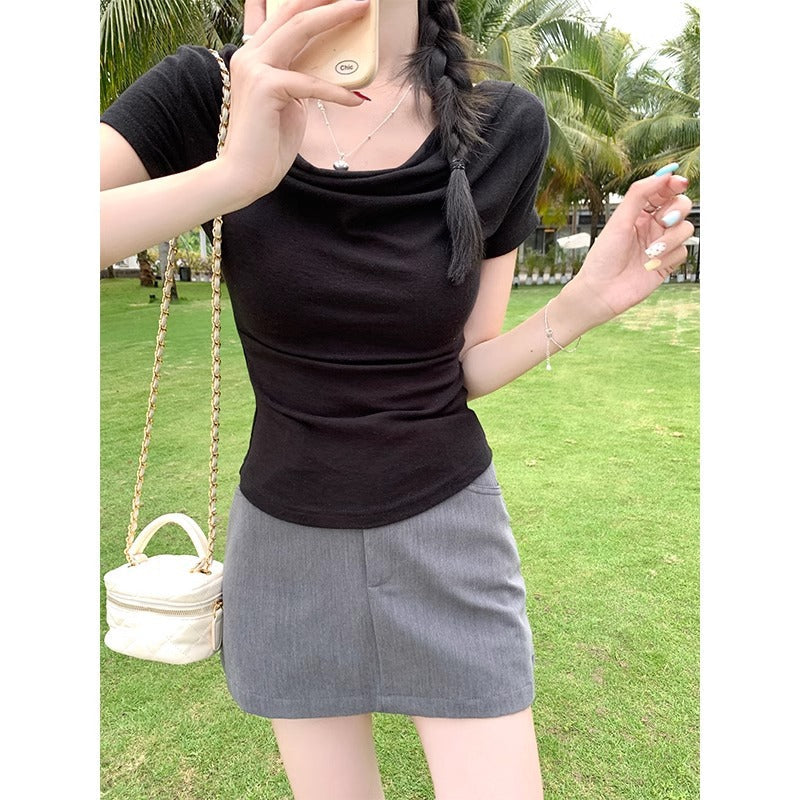 Ruffled Neckline T-shirt That Subtly Reveals Your Collarbone For A Pure Yet Alluring Look