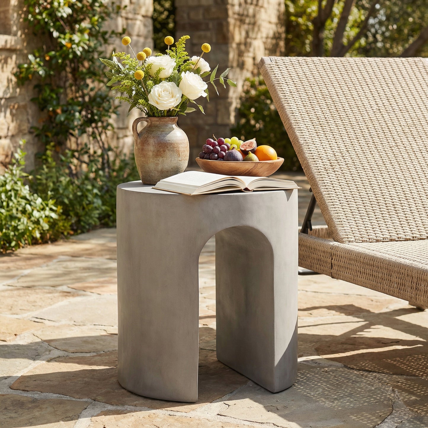 Outdoor Side Table Round Concrete Light Gray U-Shape Base 16in