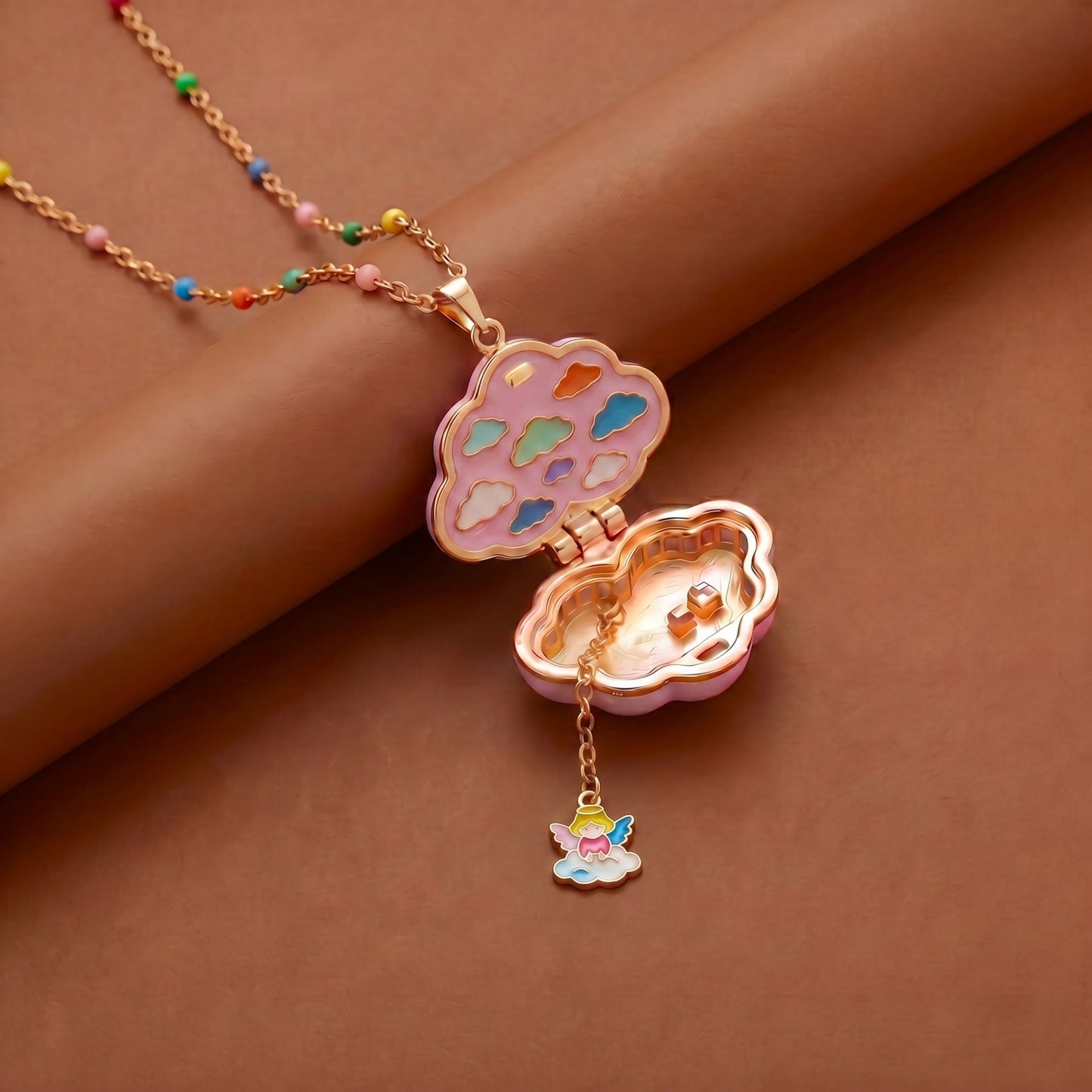 Cloud-shaped Open-and-close Pendant Necklace