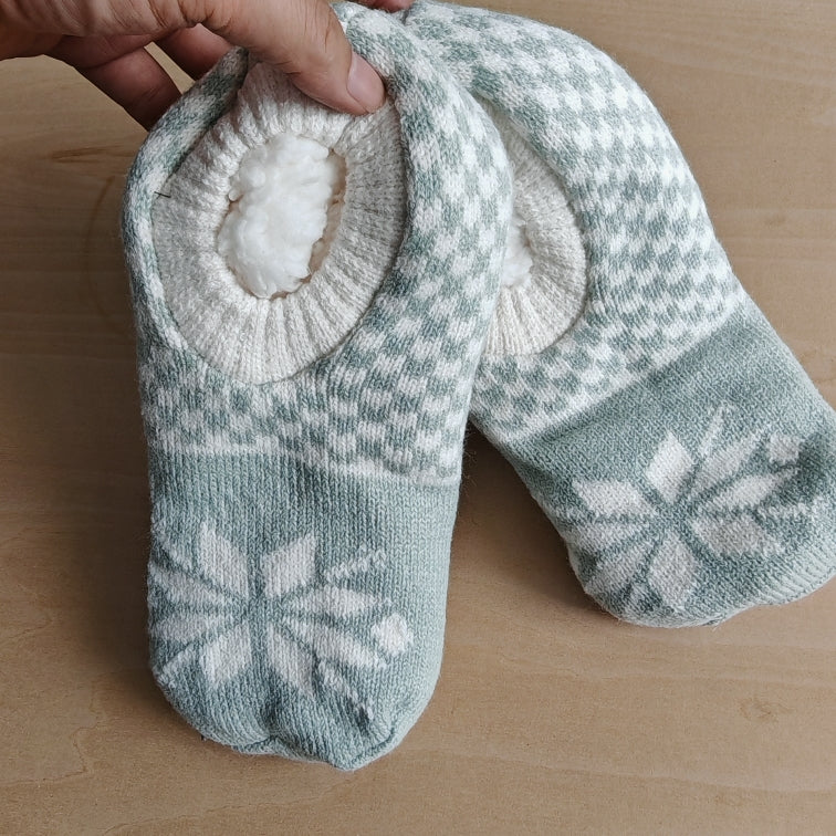 Warm And Lovely Glue-dispensing Non-slip Floor Shoes